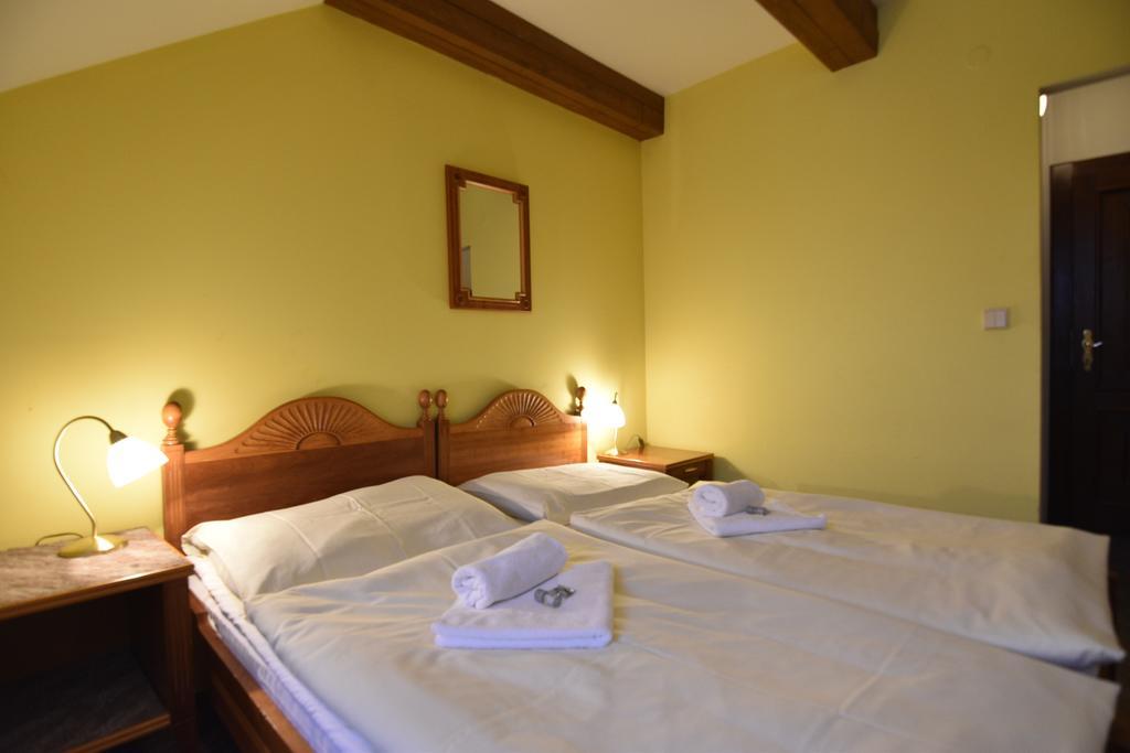Hotel Napoleon Austerlitz Bagian luar foto