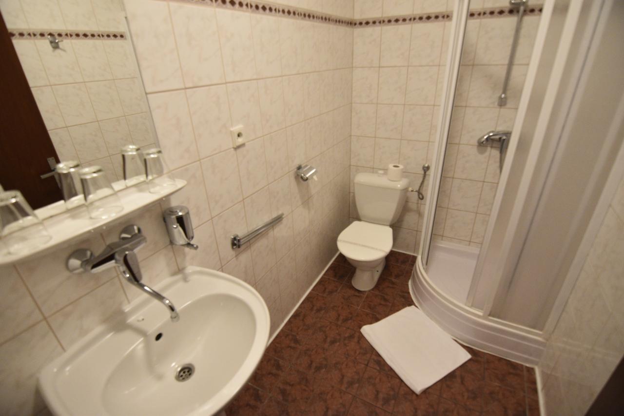 Hotel Napoleon Austerlitz Bagian luar foto
