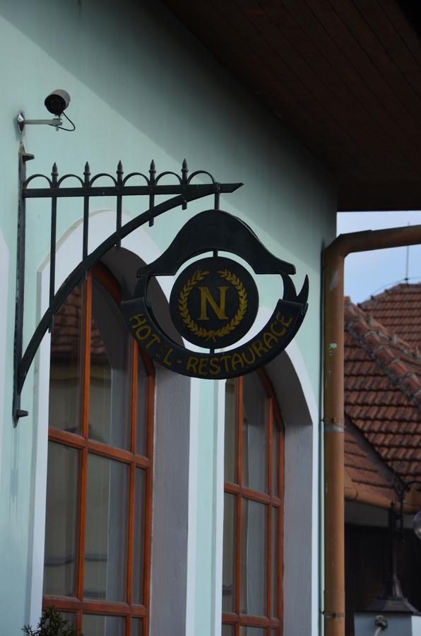 Hotel Napoleon Austerlitz Bagian luar foto