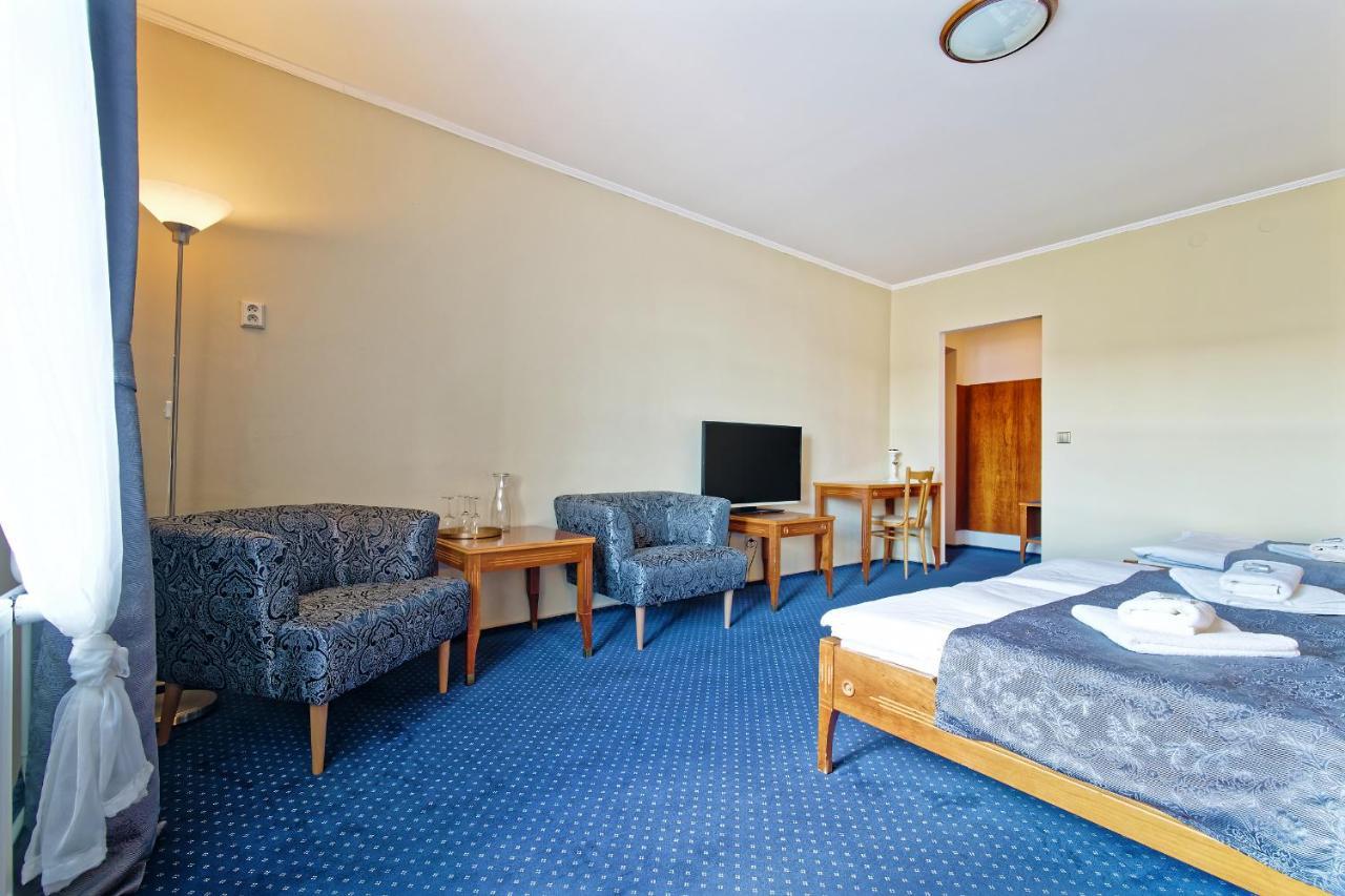 Hotel Napoleon Austerlitz Bagian luar foto