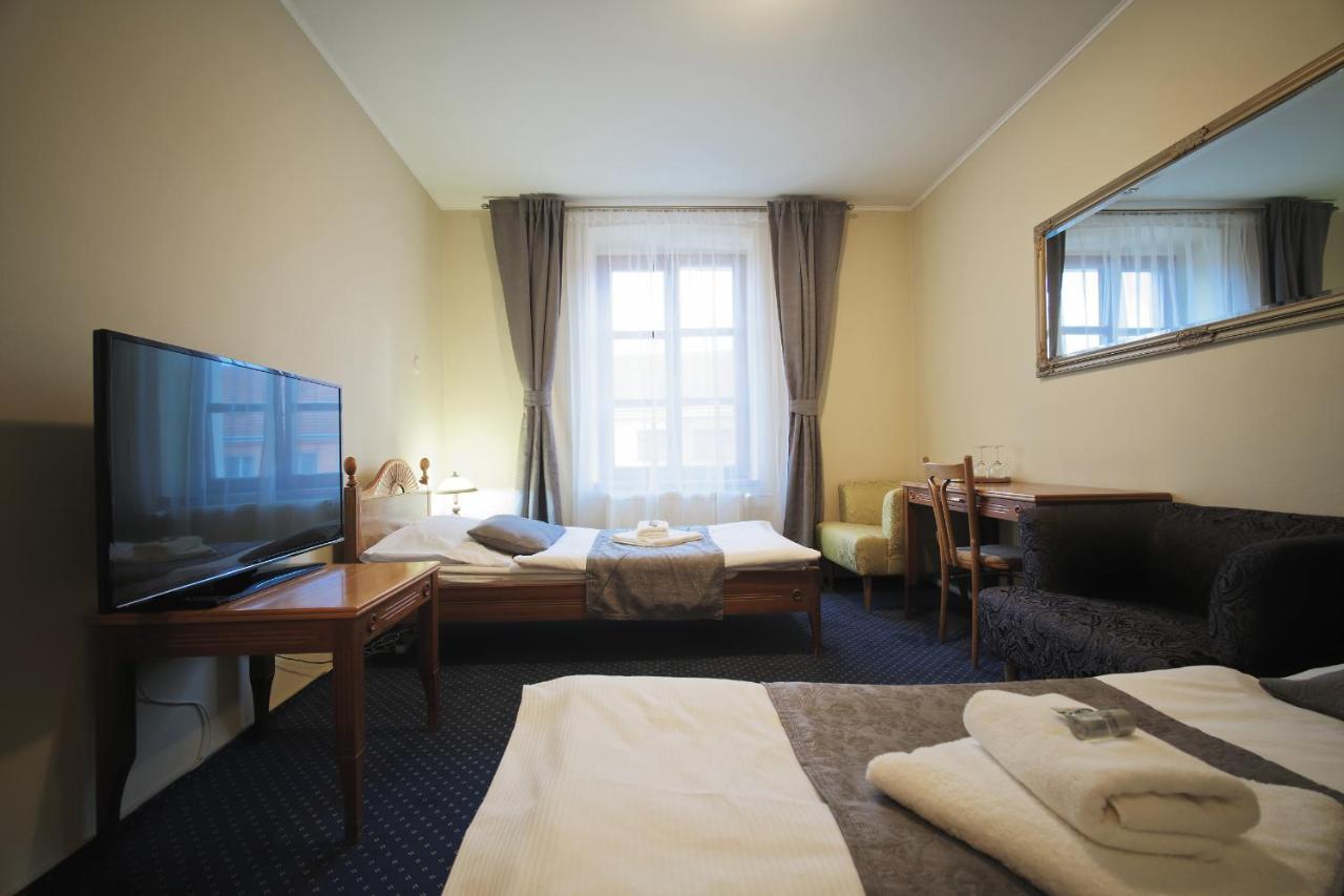 Hotel Napoleon Austerlitz Bagian luar foto