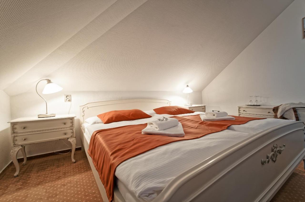 Hotel Napoleon Austerlitz Bagian luar foto