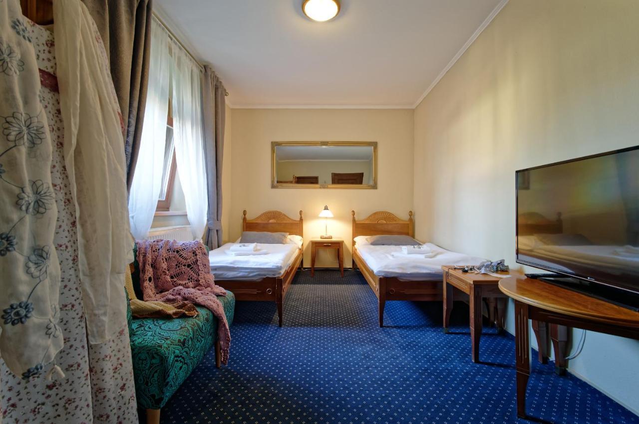 Hotel Napoleon Austerlitz Bagian luar foto