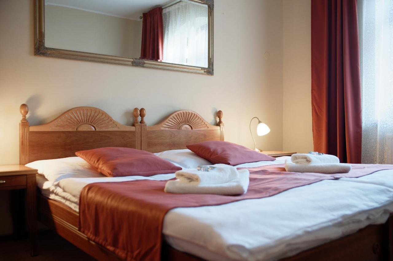 Hotel Napoleon Austerlitz Bagian luar foto