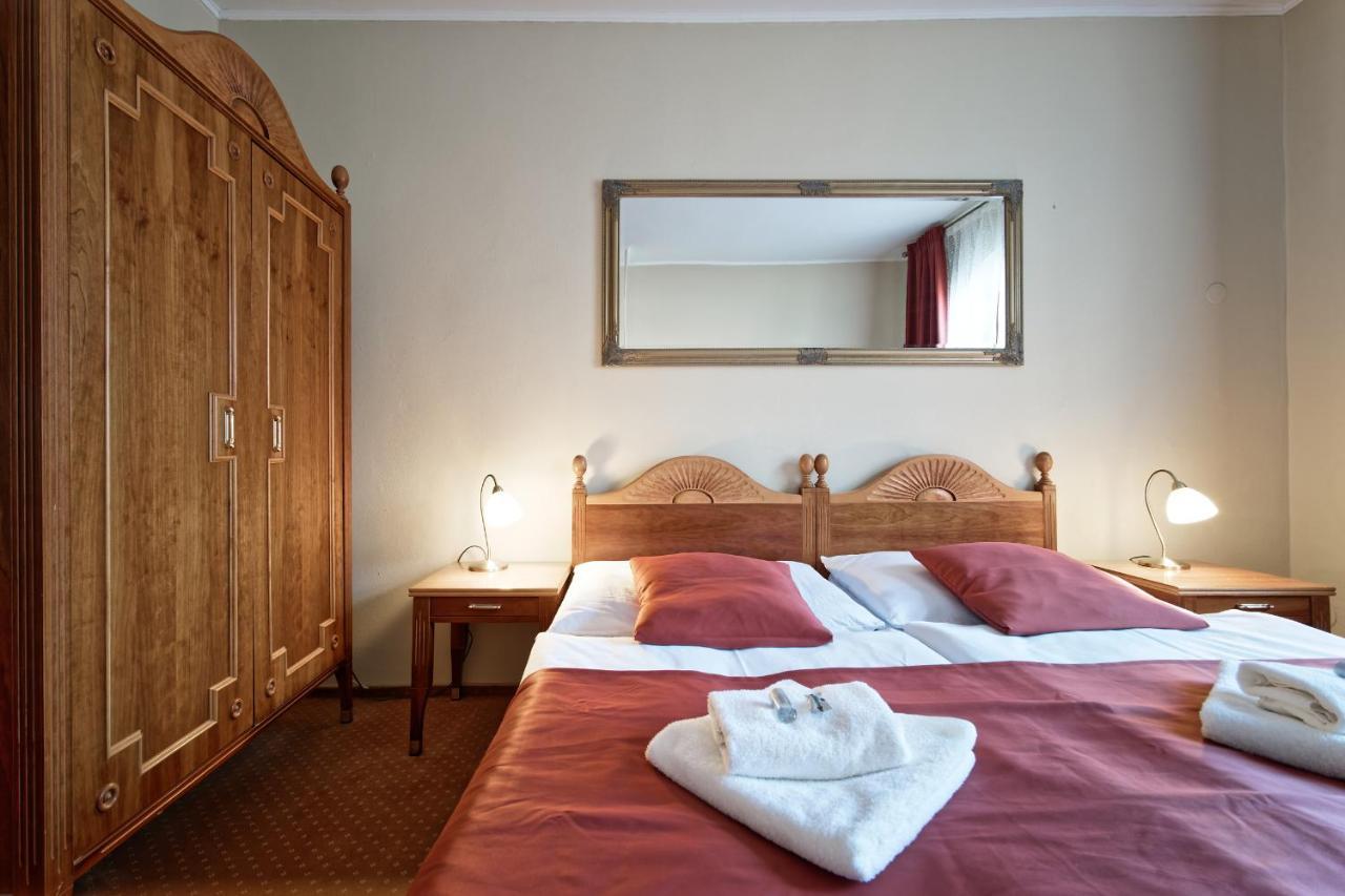 Hotel Napoleon Austerlitz Bagian luar foto