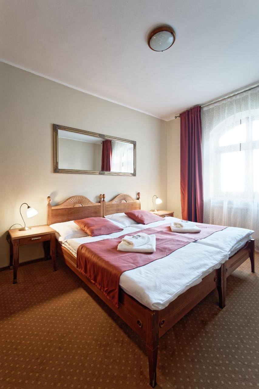 Hotel Napoleon Austerlitz Bagian luar foto