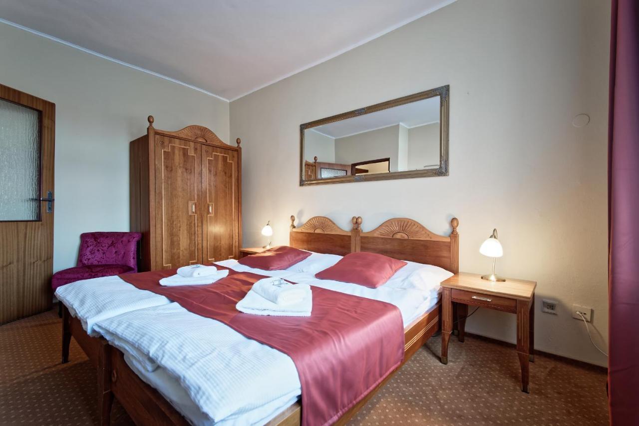Hotel Napoleon Austerlitz Bagian luar foto