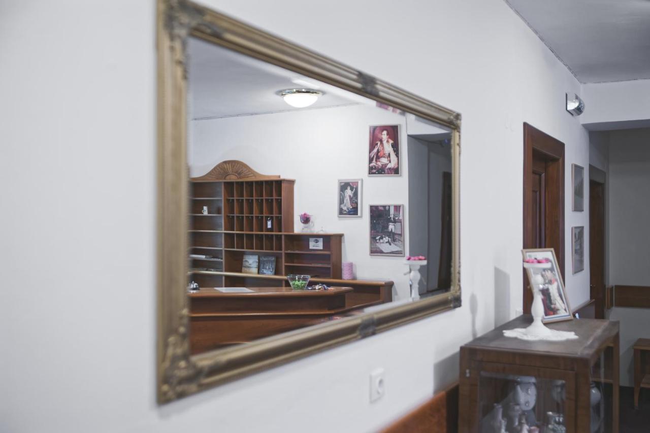 Hotel Napoleon Austerlitz Bagian luar foto