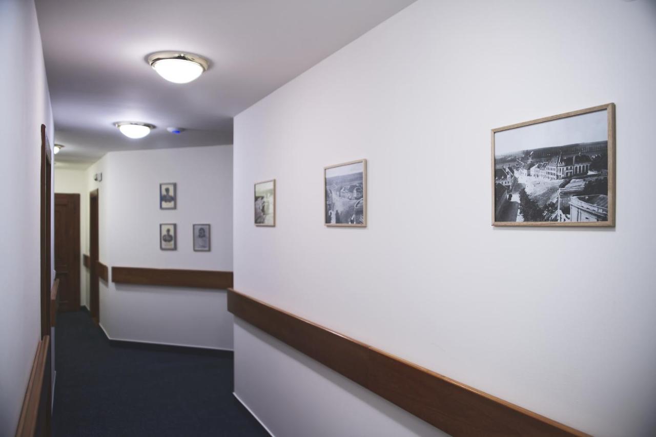 Hotel Napoleon Austerlitz Bagian luar foto